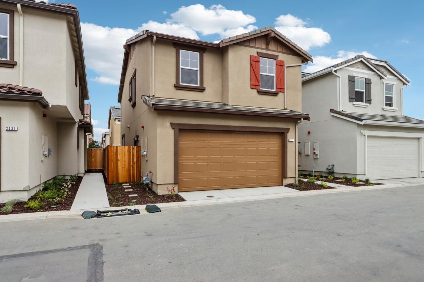 Detail Gallery Image 2 of 29 For 2211 Daisy Dr, Hollister,  CA 95023 - 3 Beds | 2/1 Baths