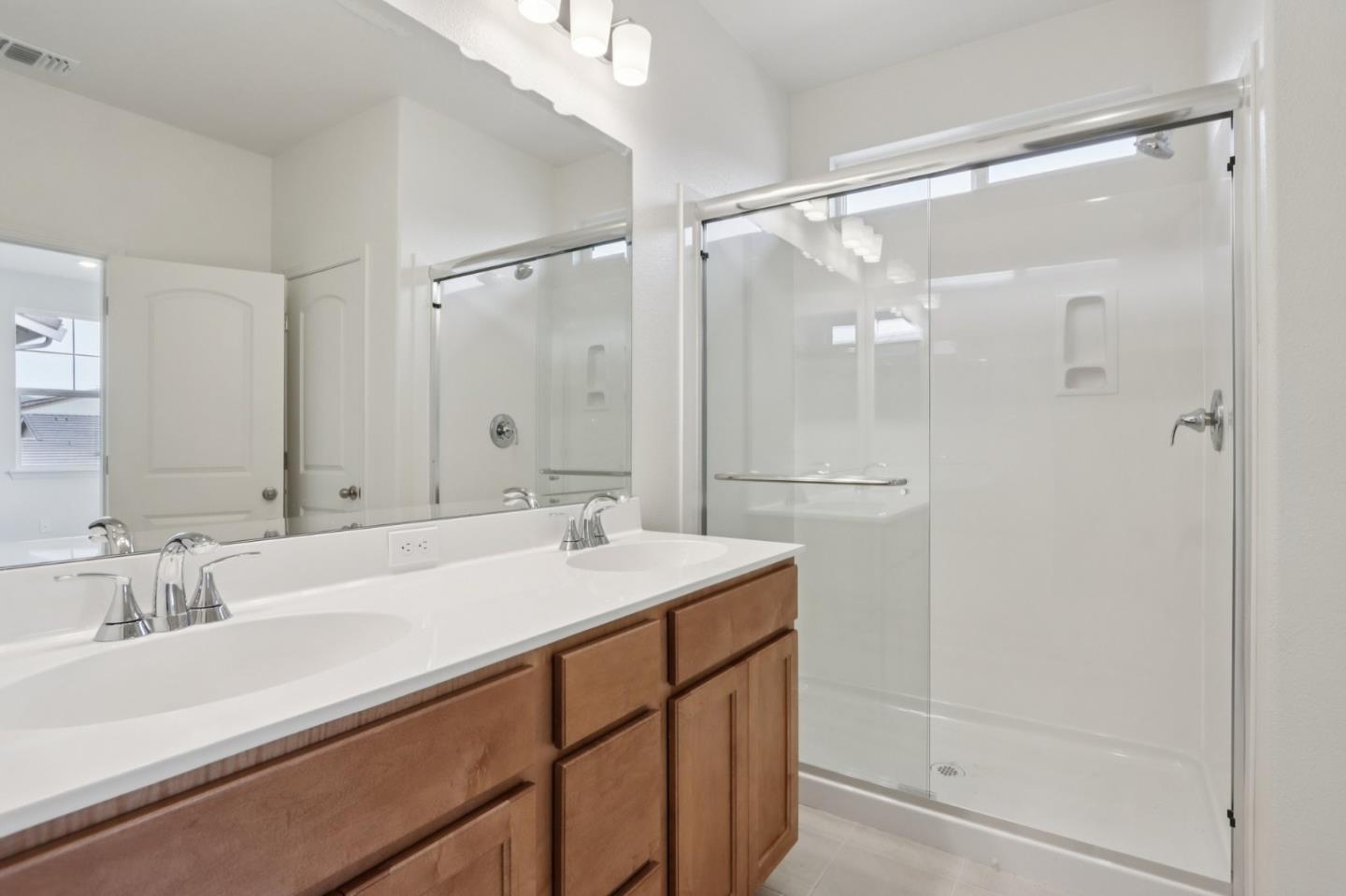 Detail Gallery Image 21 of 29 For 2211 Daisy Dr, Hollister,  CA 95023 - 3 Beds | 2/1 Baths