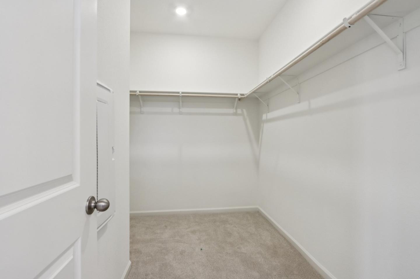 Detail Gallery Image 22 of 29 For 2211 Daisy Dr, Hollister,  CA 95023 - 3 Beds | 2/1 Baths