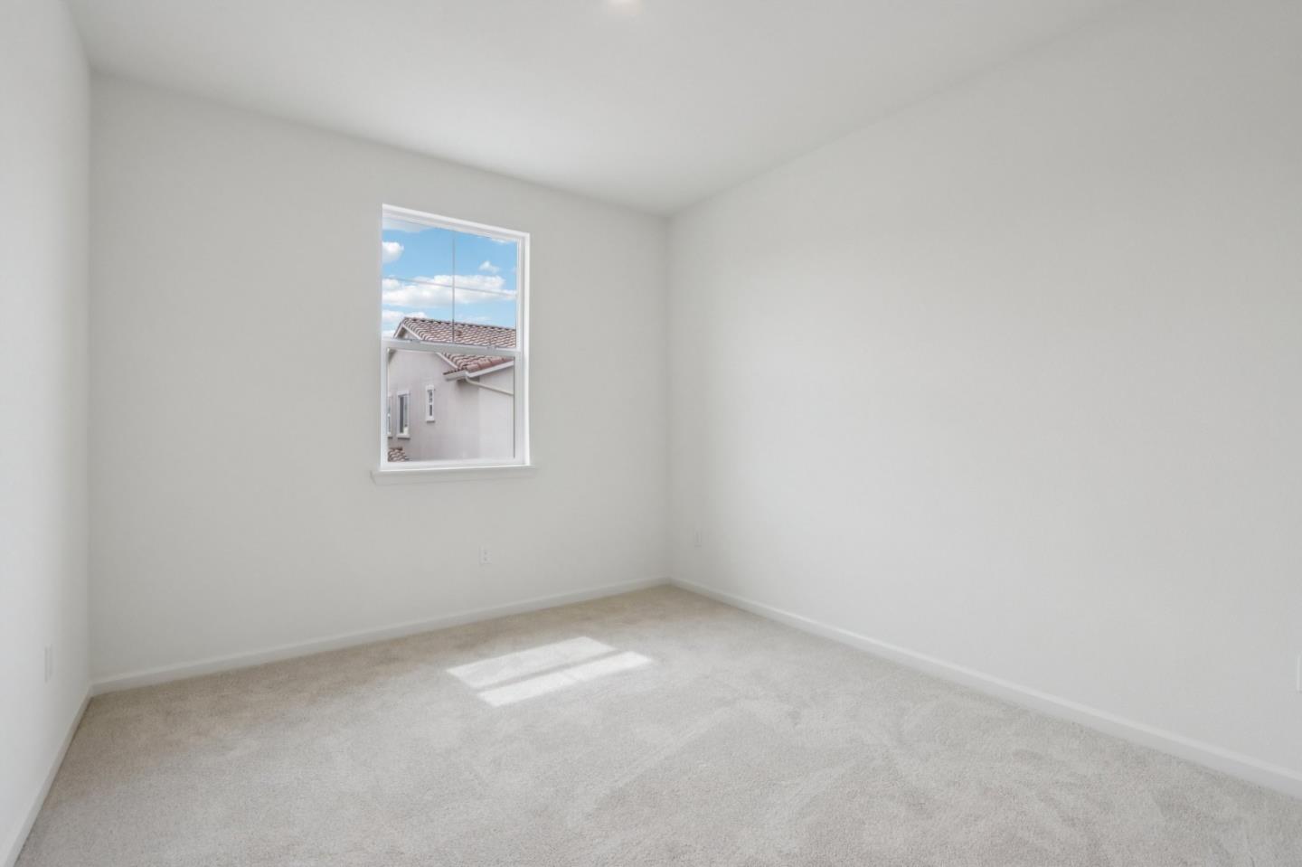 Detail Gallery Image 25 of 29 For 2211 Daisy Dr, Hollister,  CA 95023 - 3 Beds | 2/1 Baths