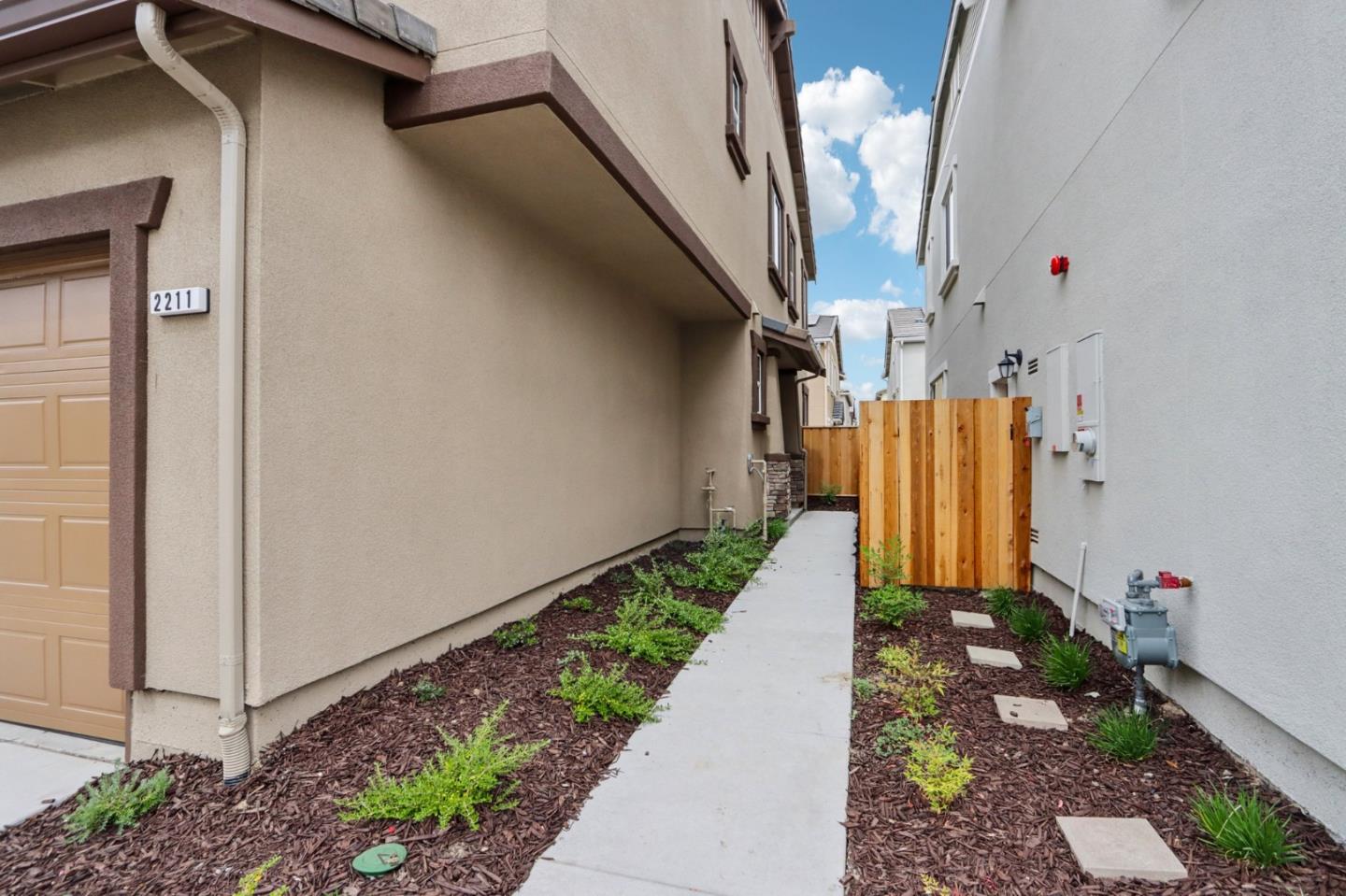 Detail Gallery Image 4 of 29 For 2211 Daisy Dr, Hollister,  CA 95023 - 3 Beds | 2/1 Baths