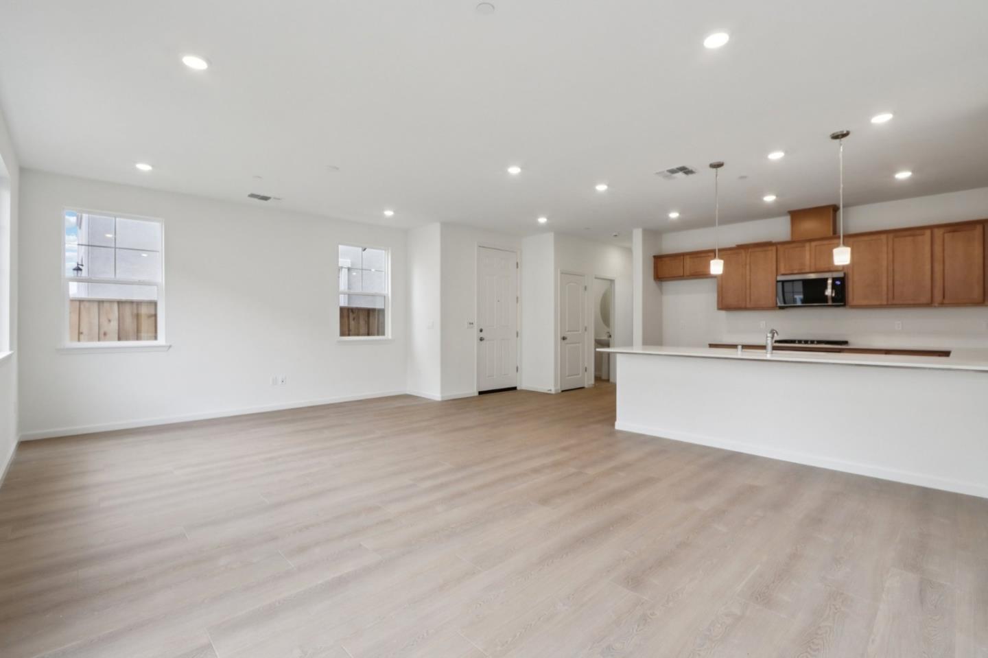 Detail Gallery Image 7 of 29 For 2211 Daisy Dr, Hollister,  CA 95023 - 3 Beds | 2/1 Baths