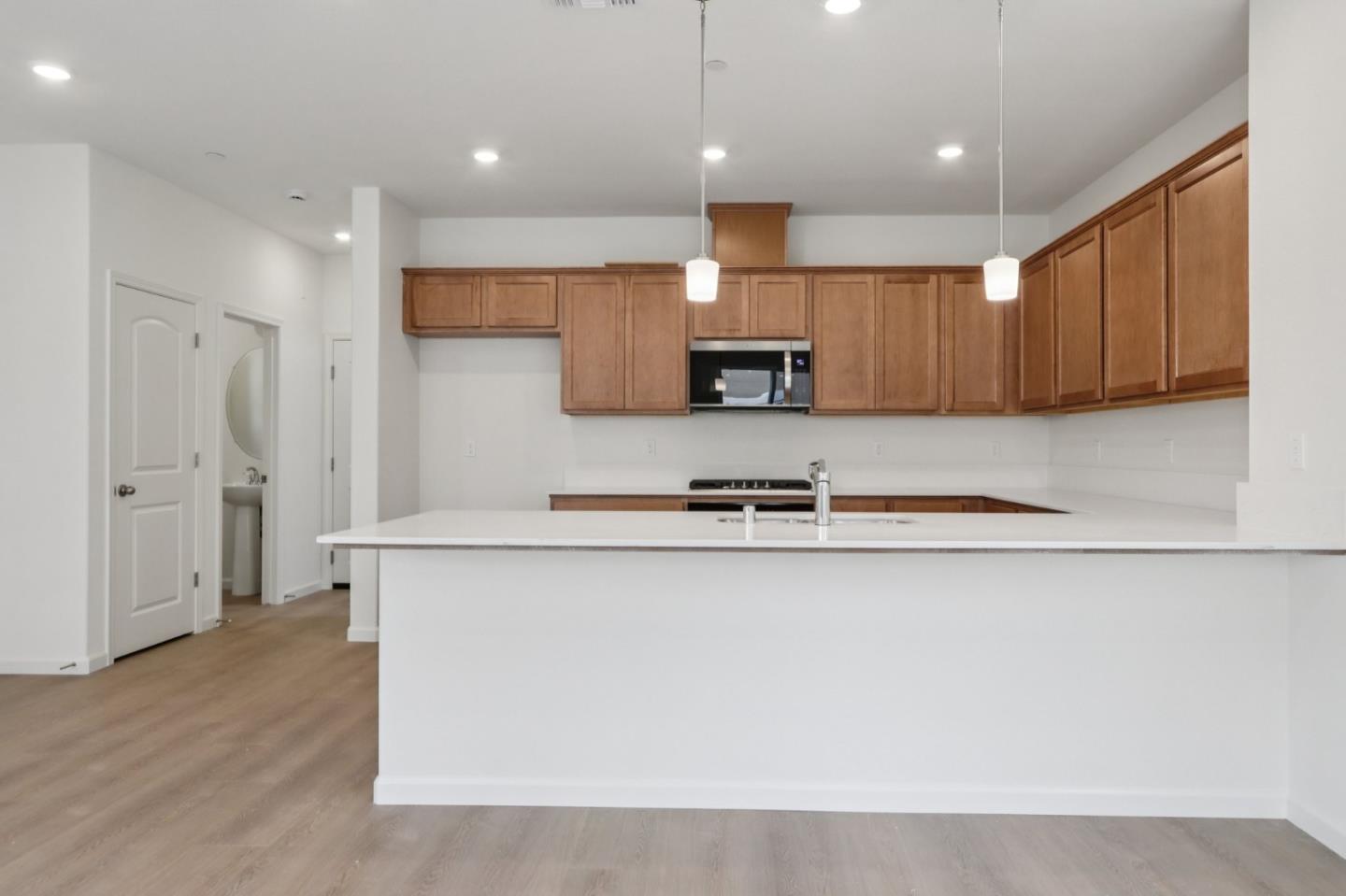 Detail Gallery Image 9 of 29 For 2211 Daisy Dr, Hollister,  CA 95023 - 3 Beds | 2/1 Baths