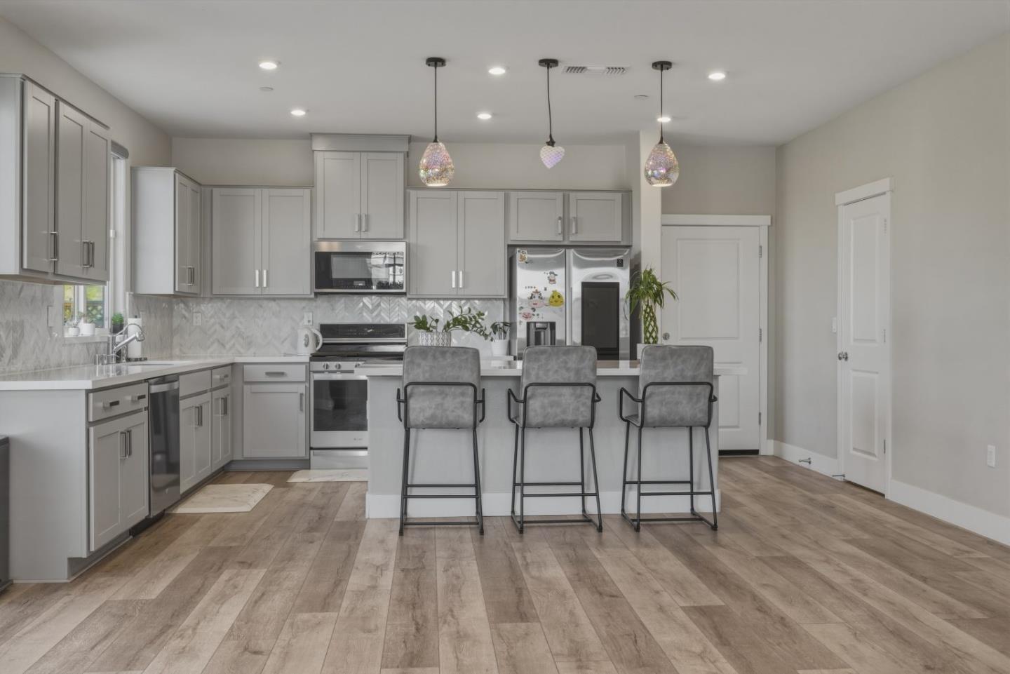 Detail Gallery Image 11 of 50 For 22 E Funderburg Blvd, Mountain House,  CA 95391 - 4 Beds | 2/1 Baths