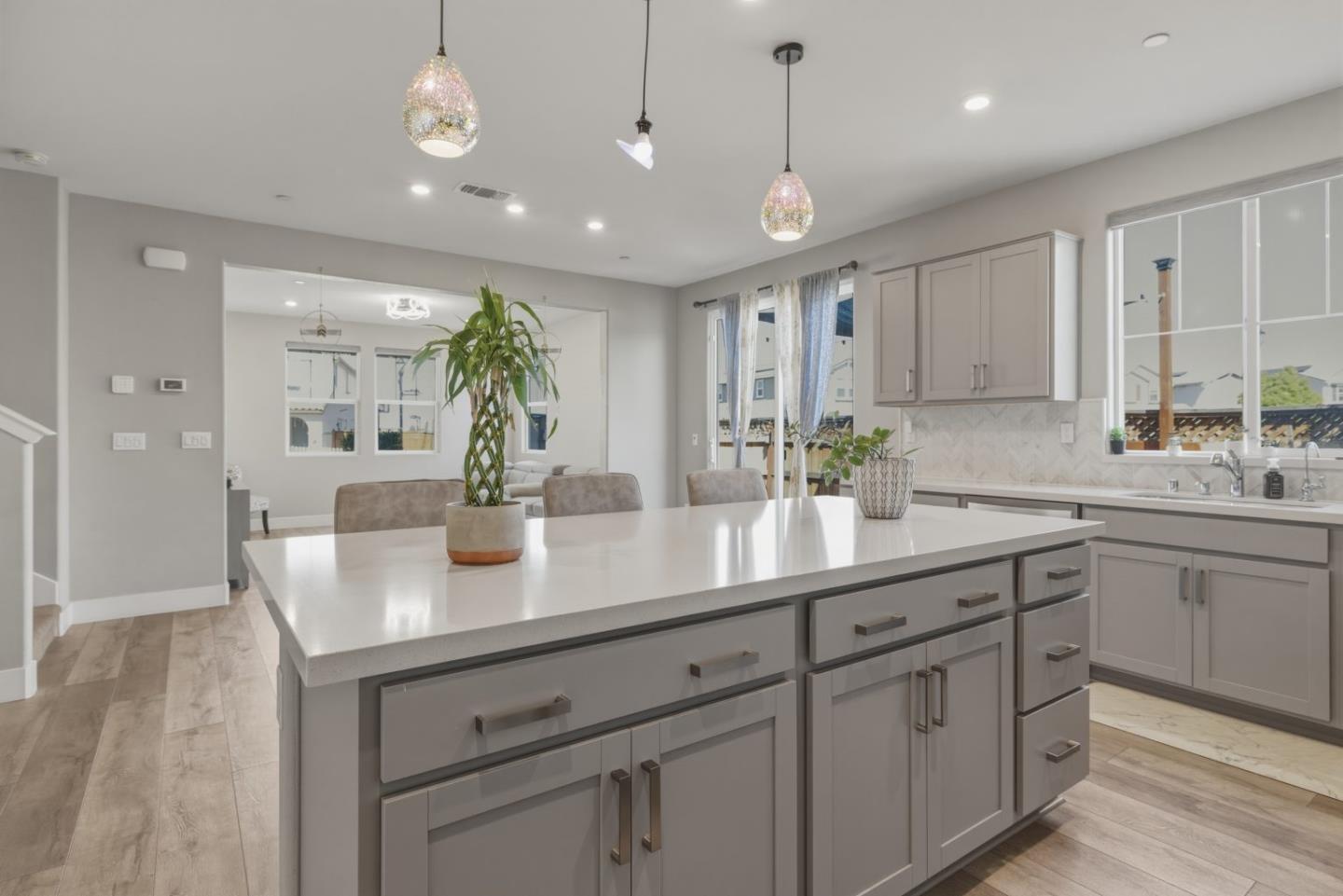 Detail Gallery Image 13 of 50 For 22 E Funderburg Blvd, Mountain House,  CA 95391 - 4 Beds | 2/1 Baths