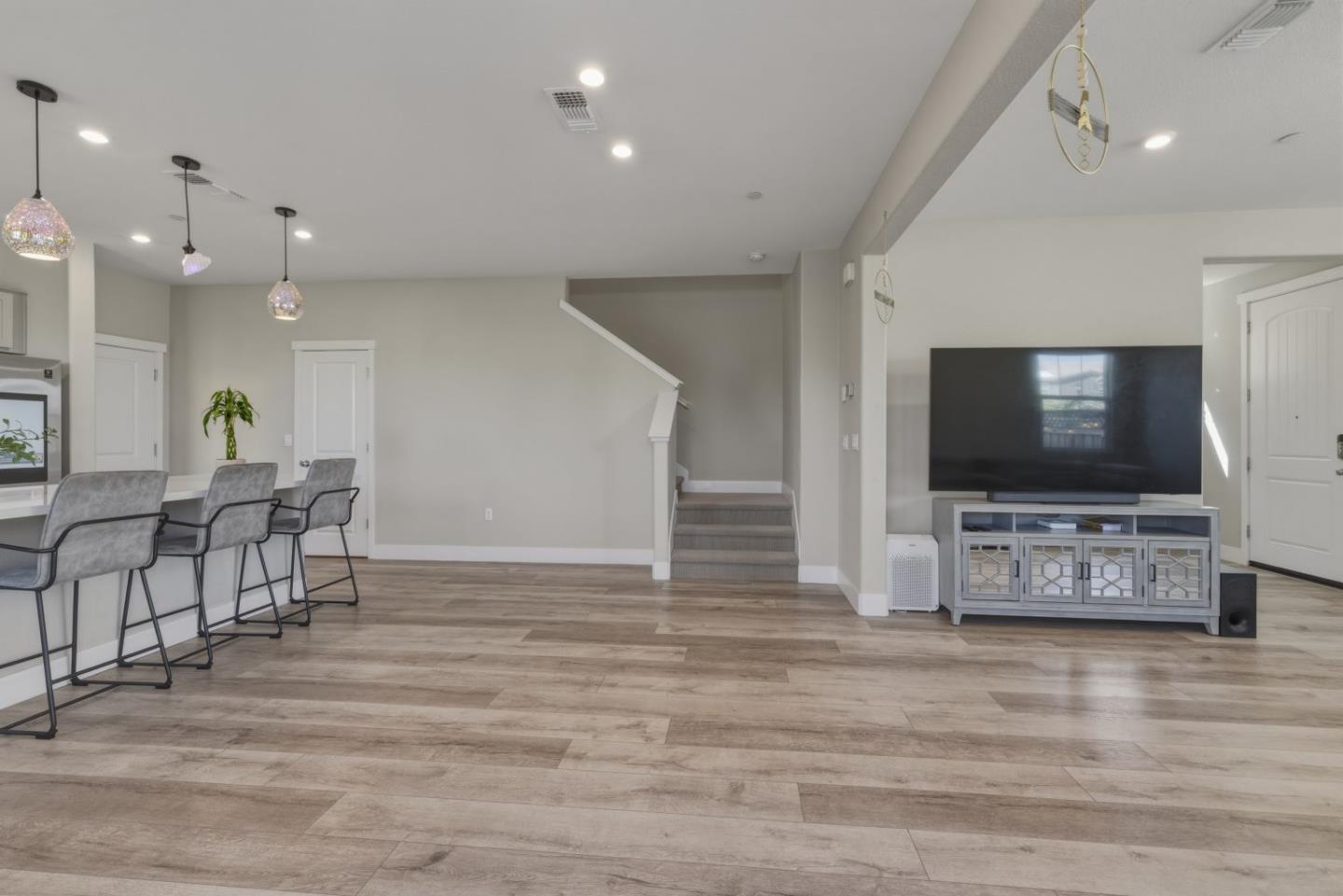 Detail Gallery Image 15 of 50 For 22 E Funderburg Blvd, Mountain House,  CA 95391 - 4 Beds | 2/1 Baths