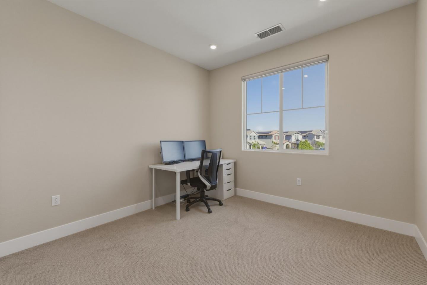 Detail Gallery Image 18 of 50 For 22 E Funderburg Blvd, Mountain House,  CA 95391 - 4 Beds | 2/1 Baths