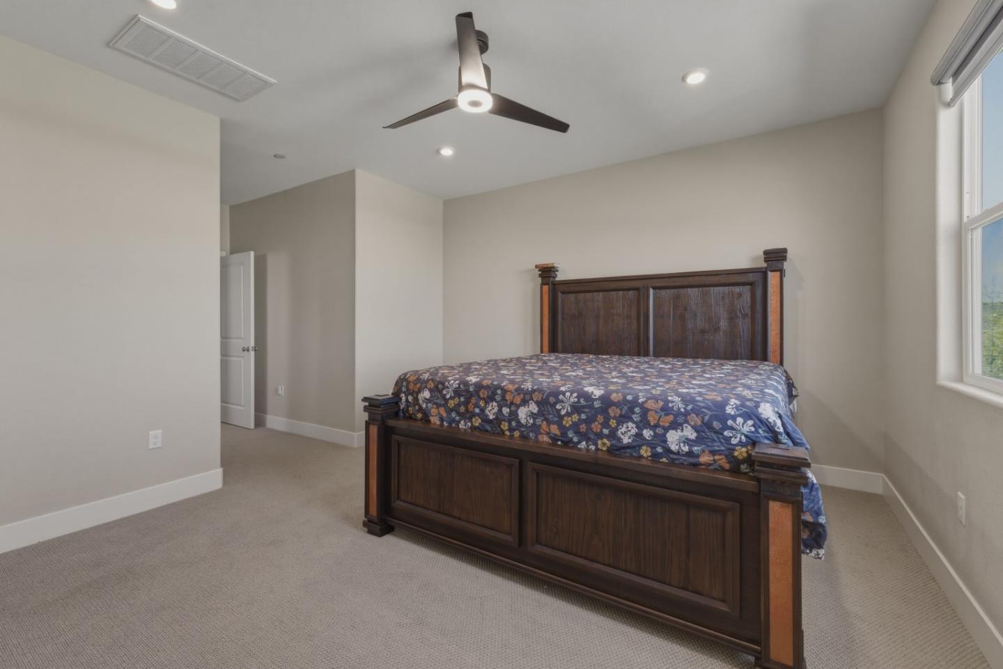 Detail Gallery Image 31 of 50 For 22 E Funderburg Blvd, Mountain House,  CA 95391 - 4 Beds | 2/1 Baths