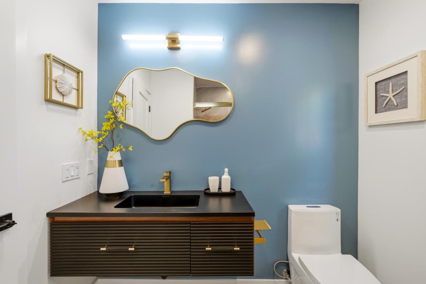 Detail Gallery Image 12 of 33 For 2215 Sunny Vista Dr, San Jose,  CA 95128 - 3 Beds | 3 Baths