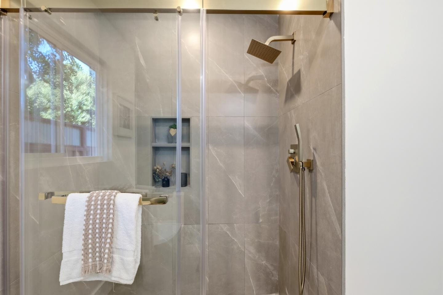 Detail Gallery Image 13 of 33 For 2215 Sunny Vista Dr, San Jose,  CA 95128 - 3 Beds | 3 Baths