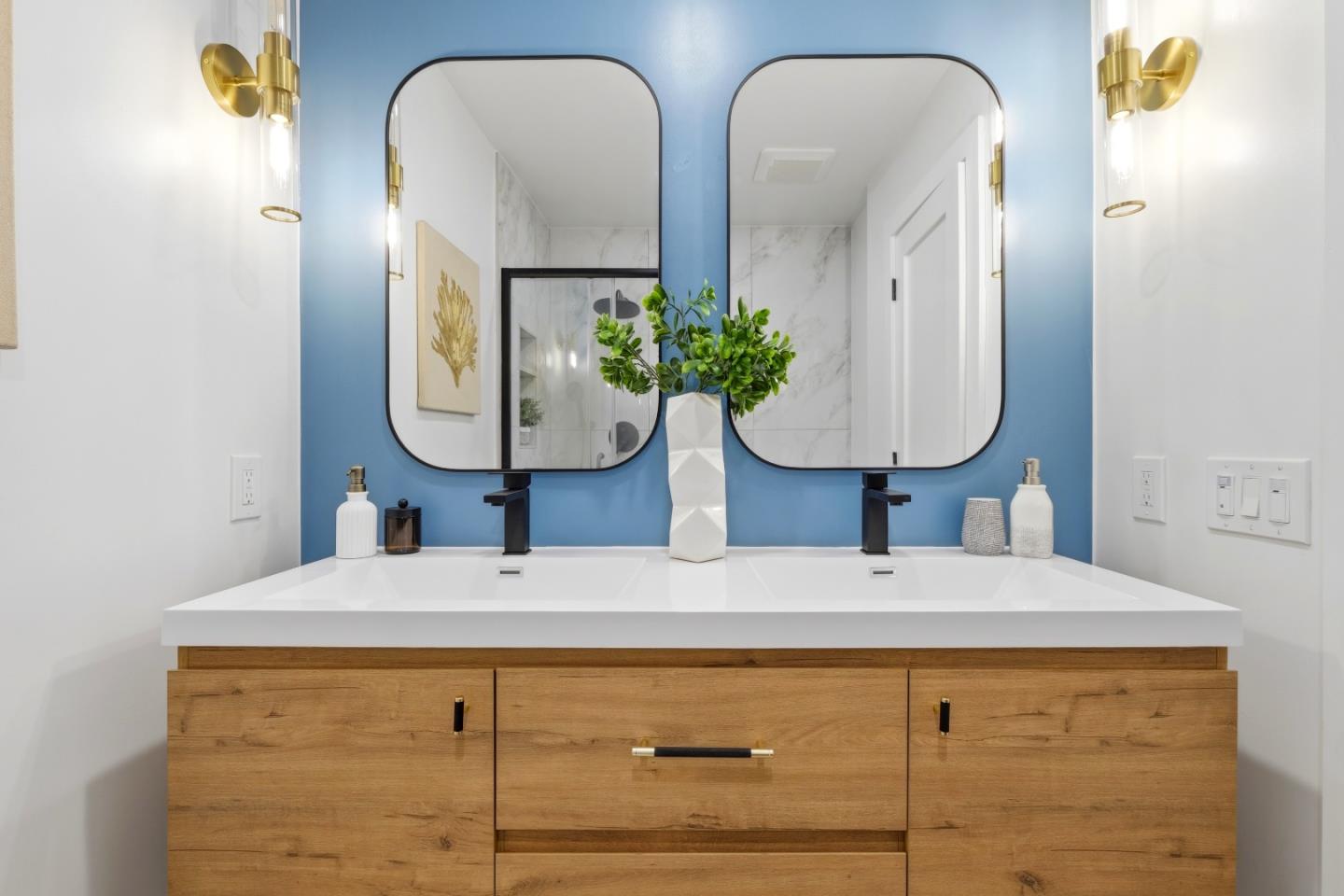 Detail Gallery Image 15 of 33 For 2215 Sunny Vista Dr, San Jose,  CA 95128 - 3 Beds | 3 Baths