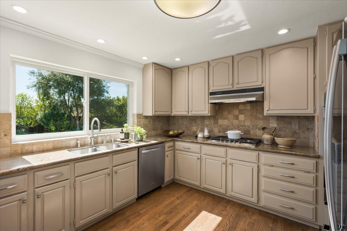 Detail Gallery Image 9 of 58 For 17465 Ringel Dr, Morgan Hill,  CA 95037 - 4 Beds | 2/1 Baths