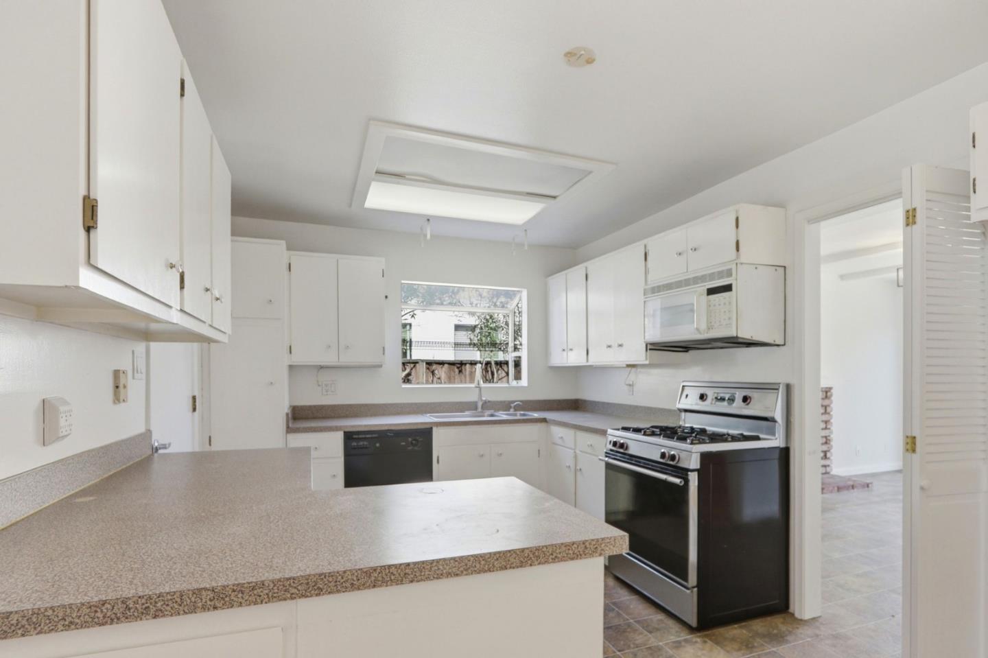 Detail Gallery Image 12 of 41 For 1542 Harvest Dr, San Jose,  CA 95127 - 3 Beds | 2 Baths