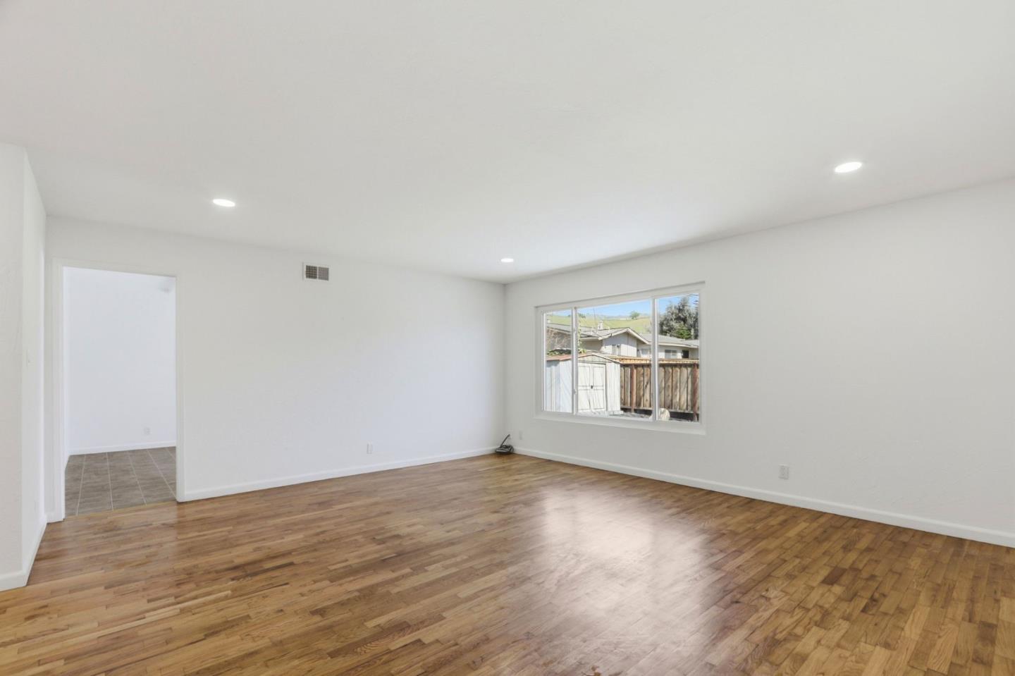 Detail Gallery Image 8 of 41 For 1542 Harvest Dr, San Jose,  CA 95127 - 3 Beds | 2 Baths