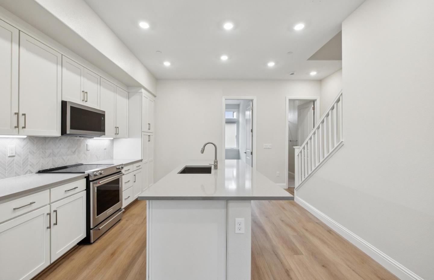 Detail Gallery Image 19 of 48 For 2449 Willow Way, San Mateo,  CA 94403 - 3 Beds | 3 Baths