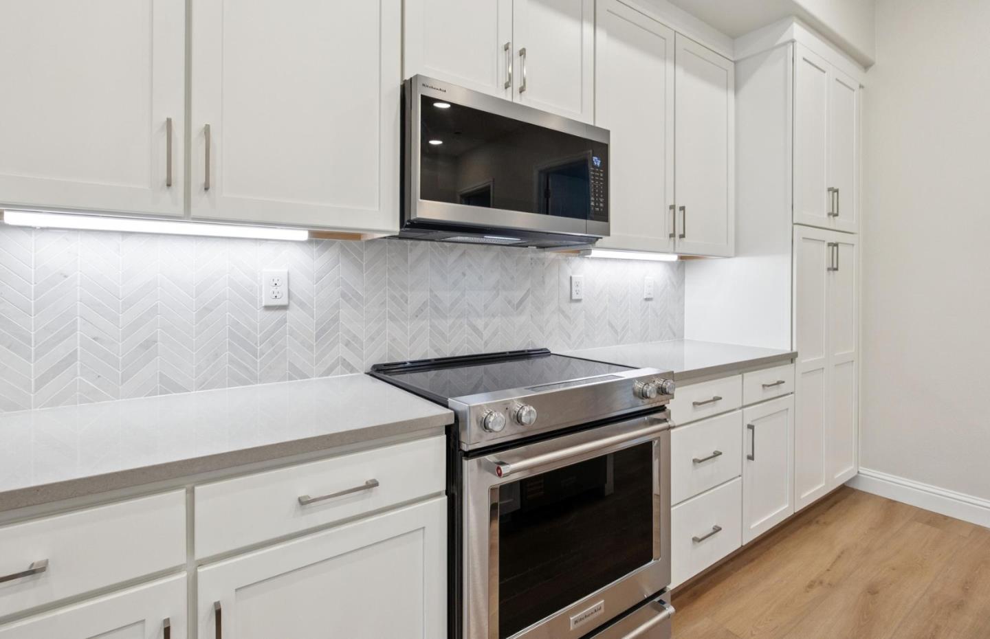 Detail Gallery Image 20 of 48 For 2449 Willow Way, San Mateo,  CA 94403 - 3 Beds | 3 Baths