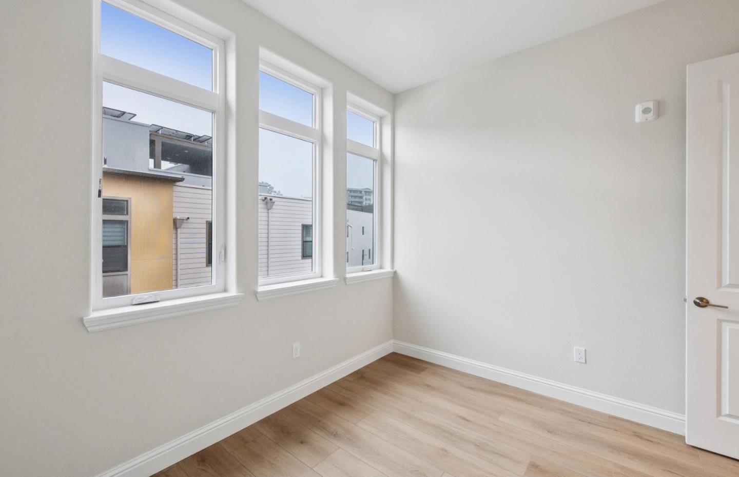 Detail Gallery Image 24 of 48 For 2449 Willow Way, San Mateo,  CA 94403 - 3 Beds | 3 Baths