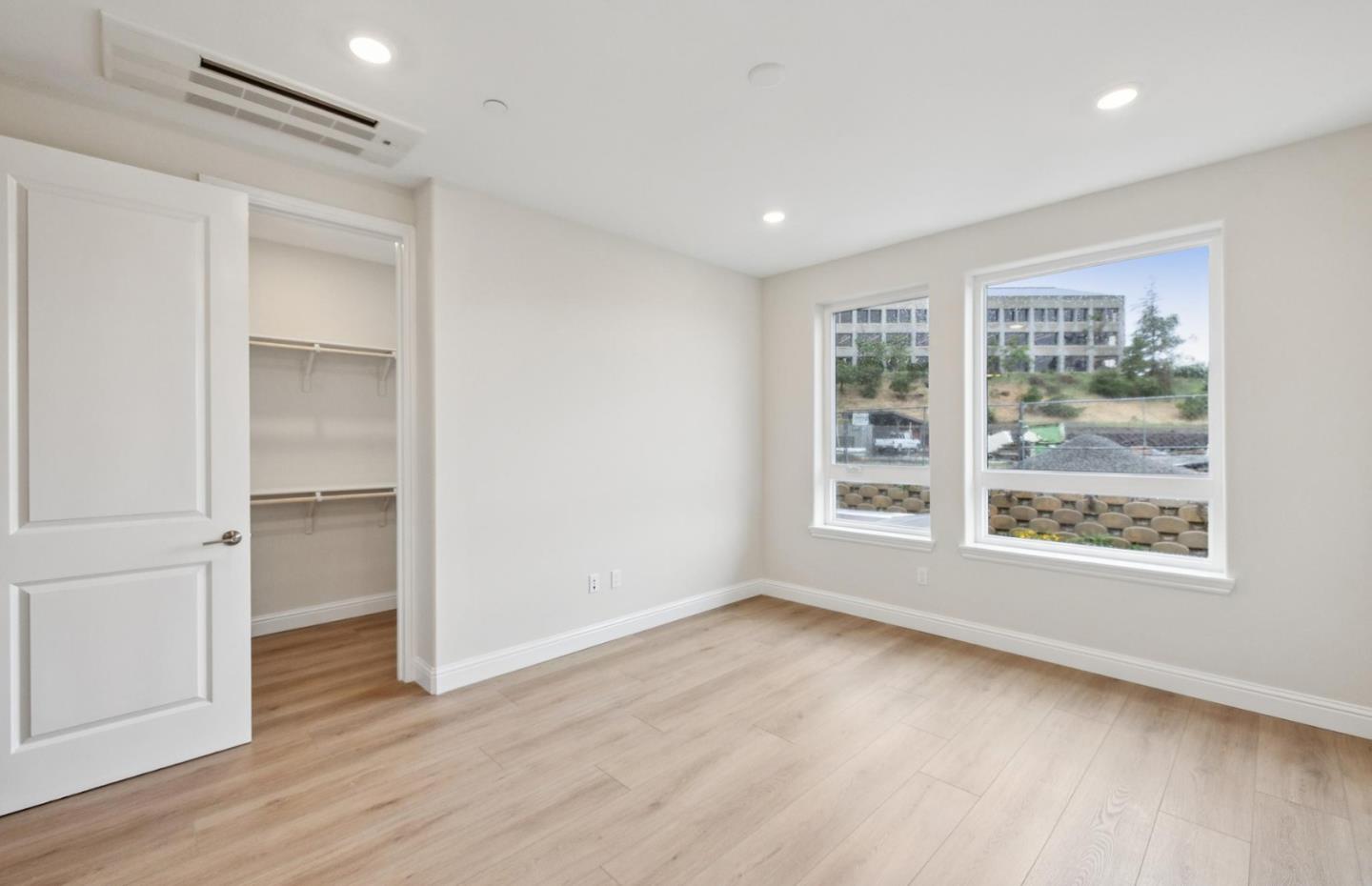 Detail Gallery Image 31 of 48 For 2449 Willow Way, San Mateo,  CA 94403 - 3 Beds | 3 Baths