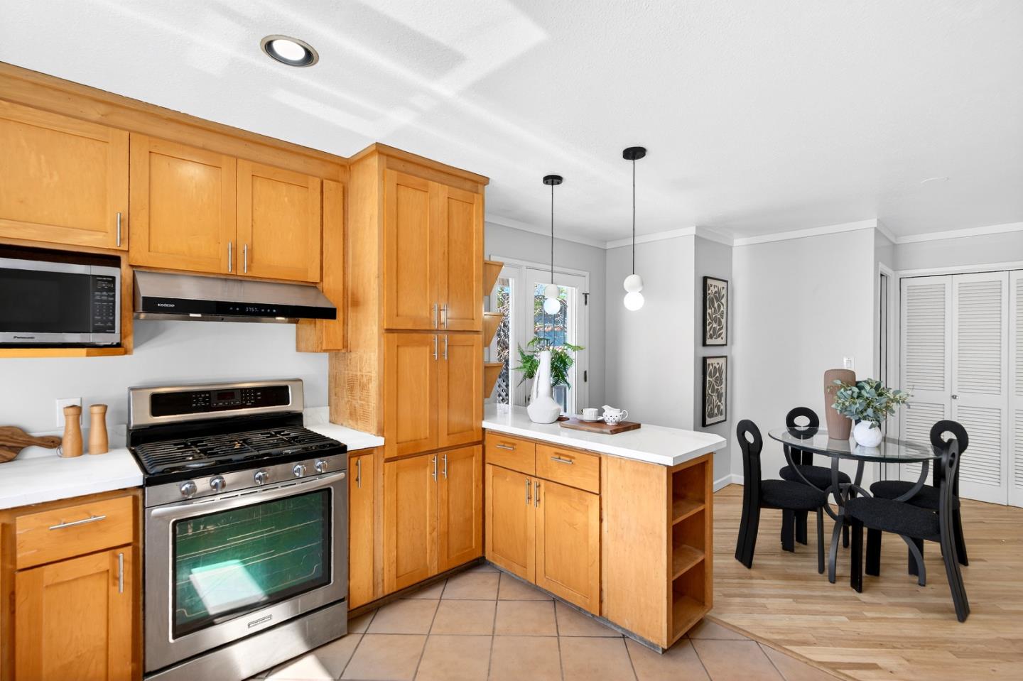 Detail Gallery Image 11 of 35 For 1572 Amesbury Way, San Jose,  CA 95127 - 3 Beds | 2 Baths