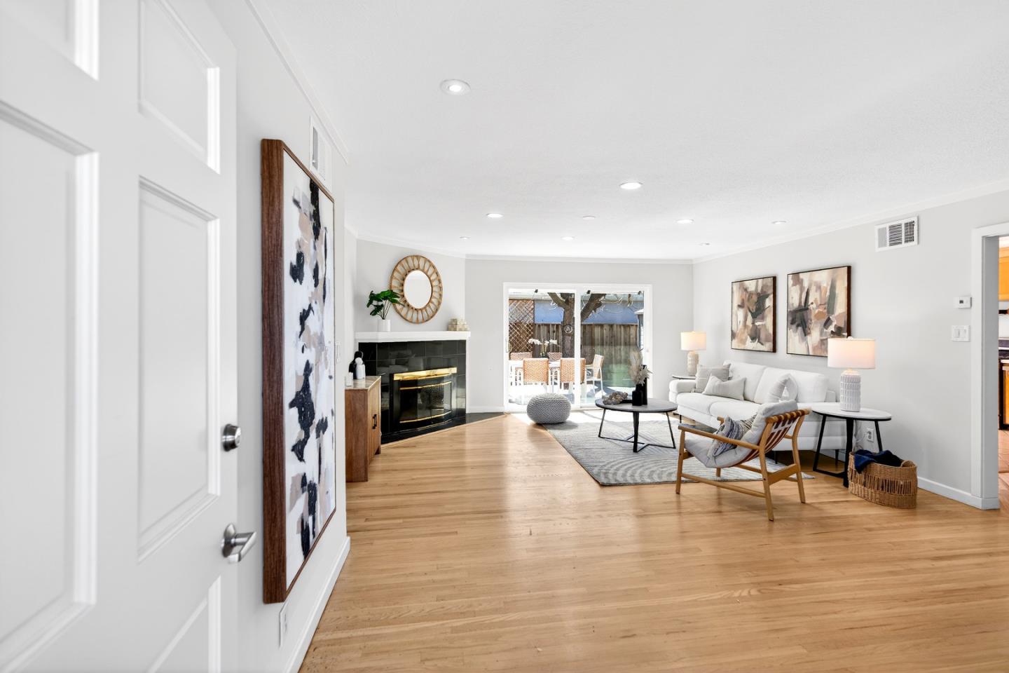 Detail Gallery Image 2 of 35 For 1572 Amesbury Way, San Jose,  CA 95127 - 3 Beds | 2 Baths