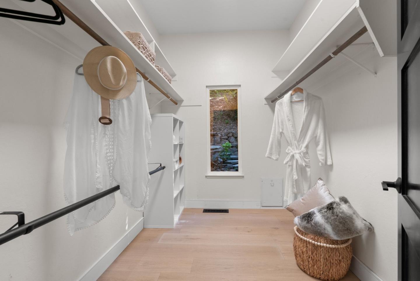 Detail Gallery Image 23 of 117 For 101 Endlich Dr, Santa Cruz,  CA 95060 - 5 Beds | 3/1 Baths