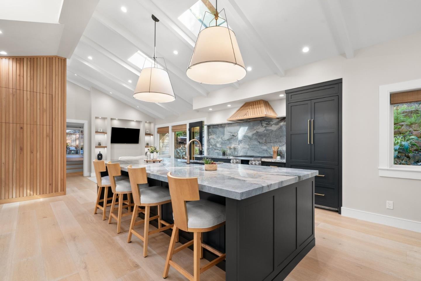 Detail Gallery Image 4 of 117 For 101 Endlich Dr, Santa Cruz,  CA 95060 - 5 Beds | 3/1 Baths