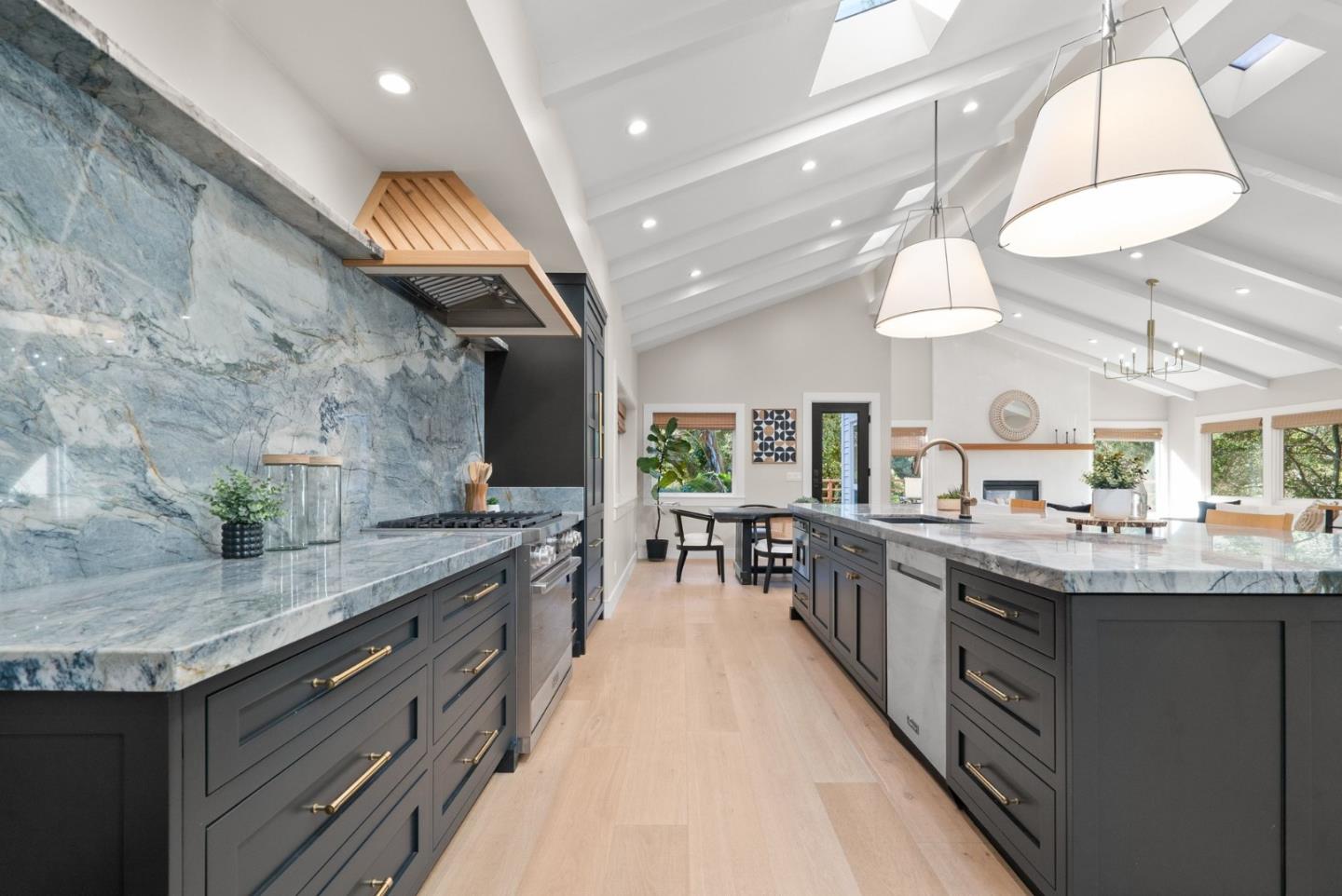 Detail Gallery Image 8 of 117 For 101 Endlich Dr, Santa Cruz,  CA 95060 - 5 Beds | 3/1 Baths