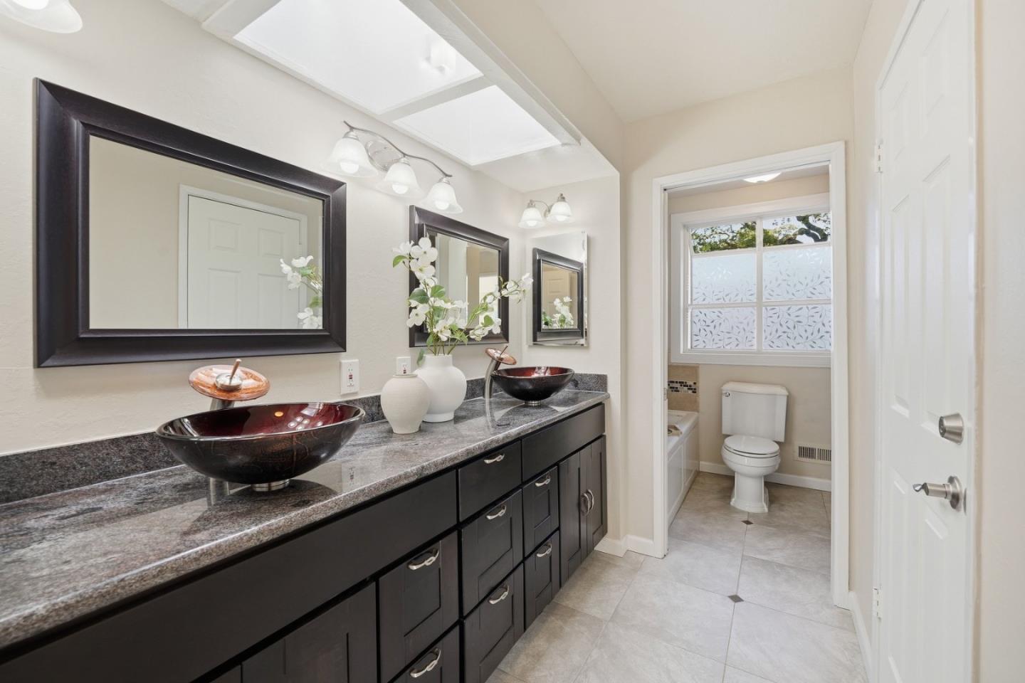 Detail Gallery Image 16 of 42 For 15605 Oakridge Ct, Morgan Hill,  CA 95037 - 5 Beds | 3 Baths