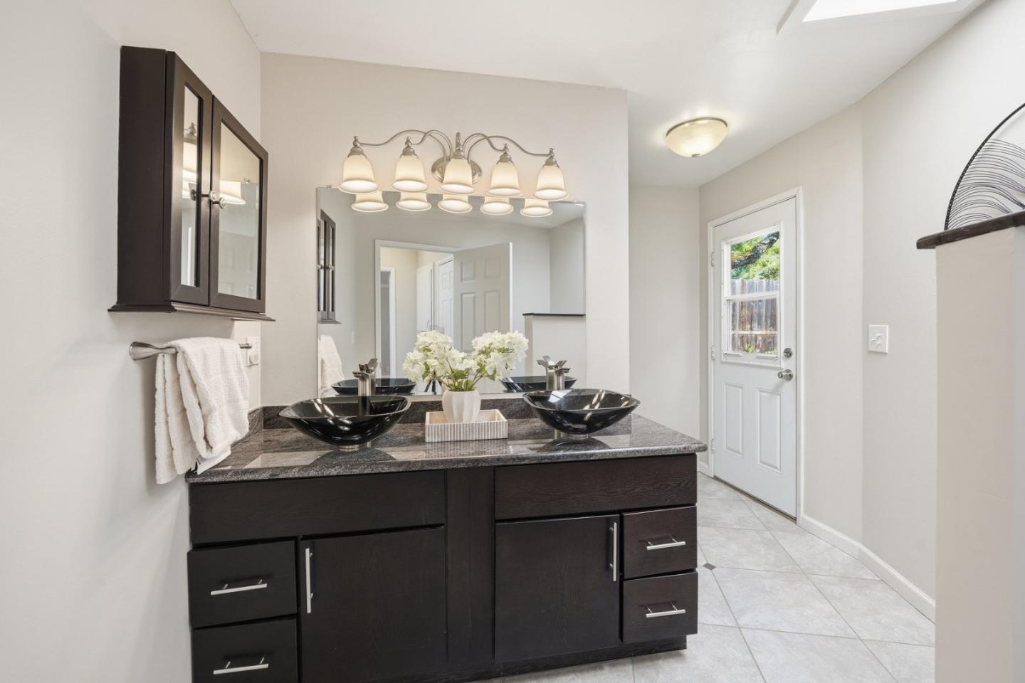 Detail Gallery Image 24 of 42 For 15605 Oakridge Ct, Morgan Hill,  CA 95037 - 5 Beds | 3 Baths