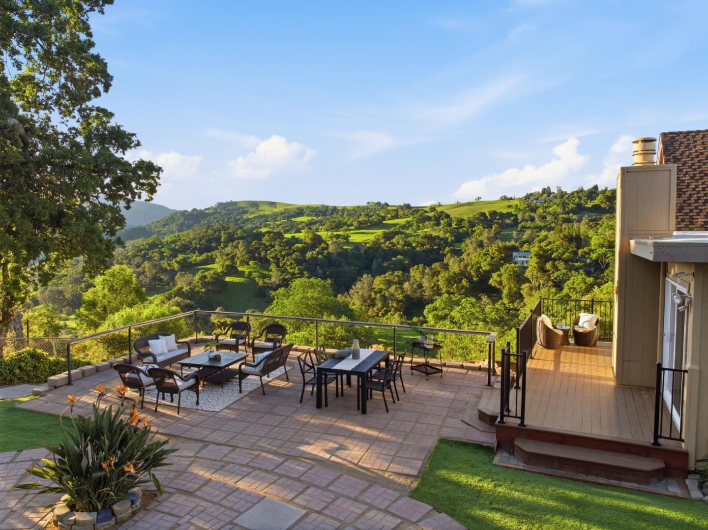 Detail Gallery Image 3 of 42 For 15605 Oakridge Ct, Morgan Hill,  CA 95037 - 5 Beds | 3 Baths