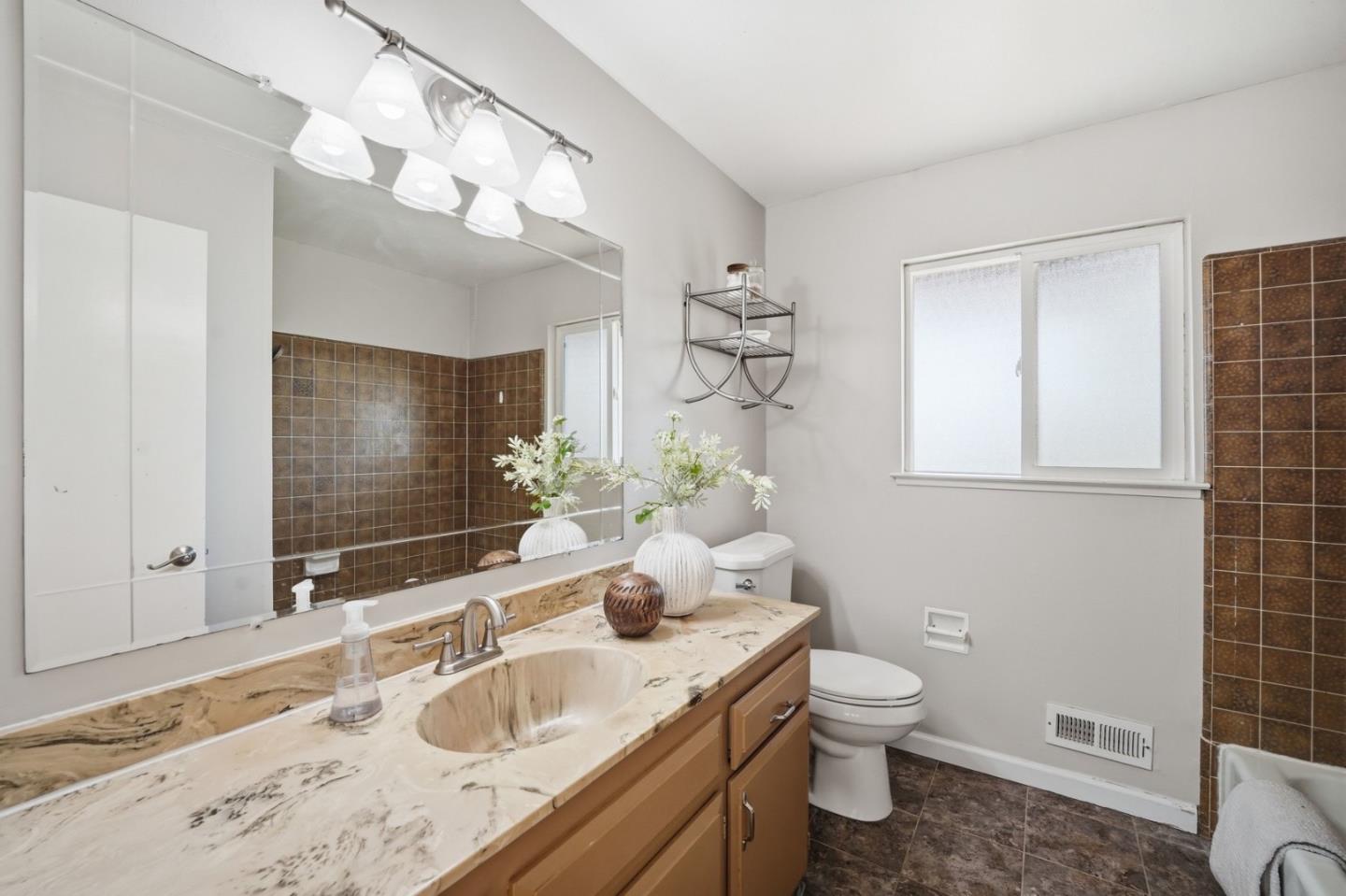 Detail Gallery Image 30 of 42 For 15605 Oakridge Ct, Morgan Hill,  CA 95037 - 5 Beds | 3 Baths