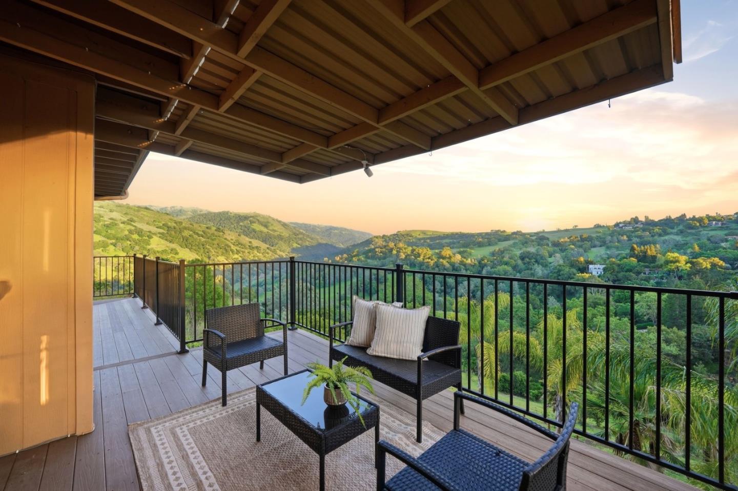 Detail Gallery Image 39 of 42 For 15605 Oakridge Ct, Morgan Hill,  CA 95037 - 5 Beds | 3 Baths