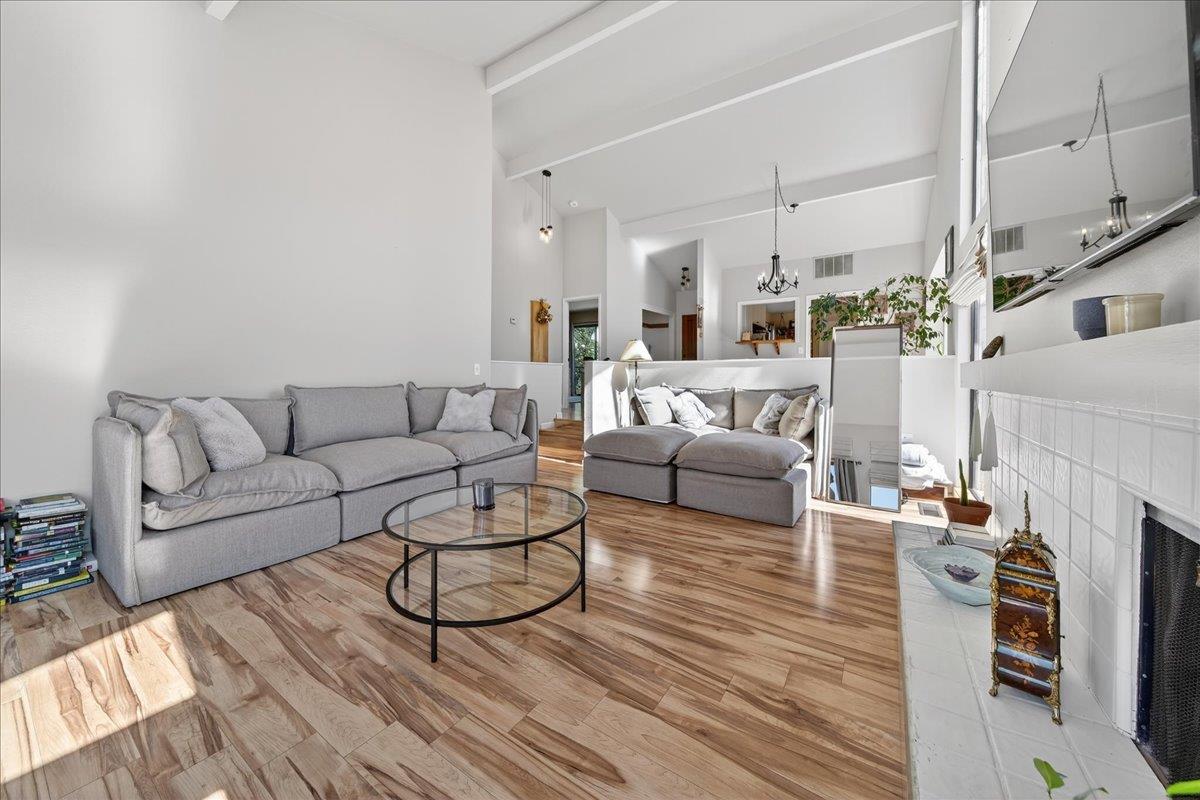 Detail Gallery Image 10 of 59 For 345 Donnas Ln, Hollister,  CA 95023 - 2 Beds | 2/1 Baths