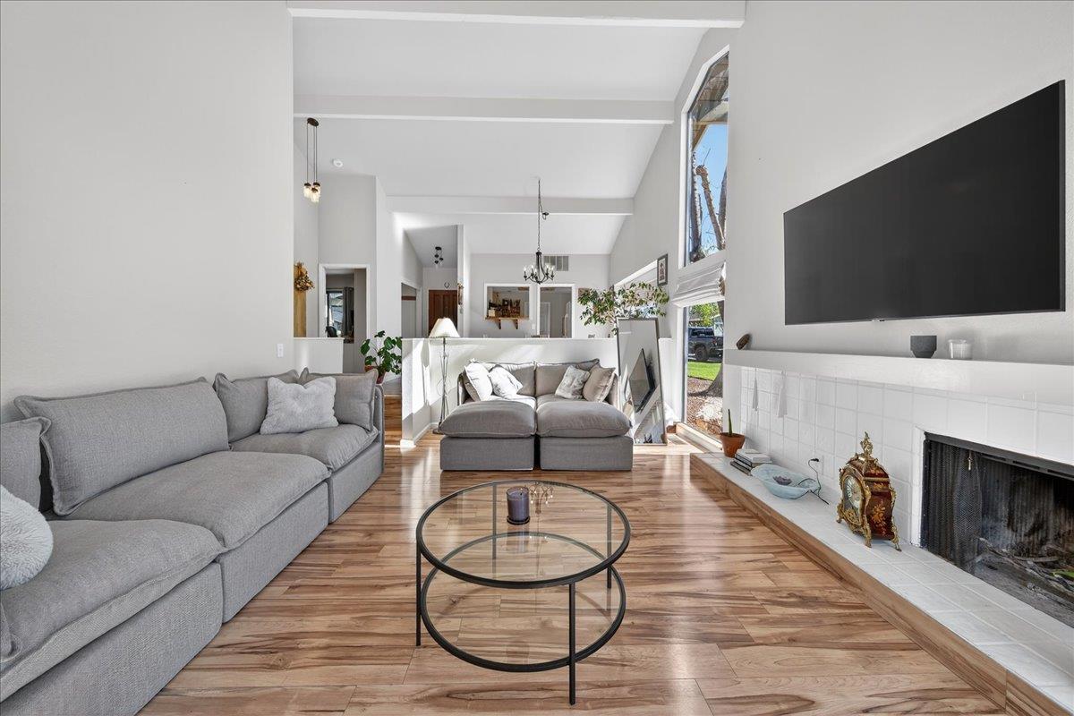 Detail Gallery Image 12 of 59 For 345 Donnas Ln, Hollister,  CA 95023 - 2 Beds | 2/1 Baths