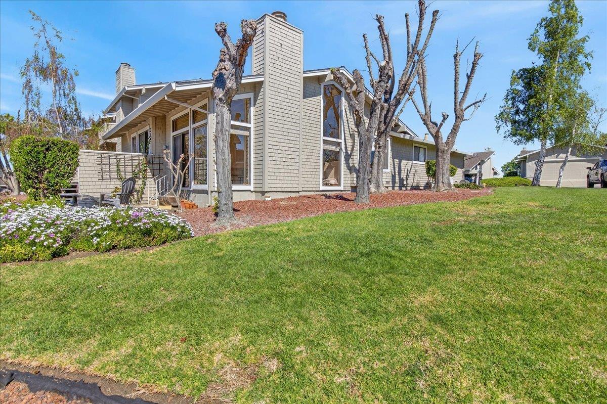 Detail Gallery Image 4 of 59 For 345 Donnas Ln, Hollister,  CA 95023 - 2 Beds | 2/1 Baths