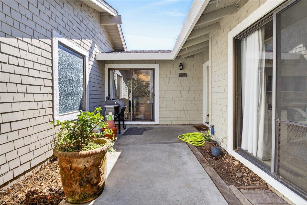 Detail Gallery Image 5 of 59 For 345 Donnas Ln, Hollister,  CA 95023 - 2 Beds | 2/1 Baths