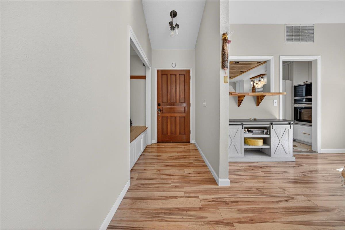 Detail Gallery Image 6 of 59 For 345 Donnas Ln, Hollister,  CA 95023 - 2 Beds | 2/1 Baths