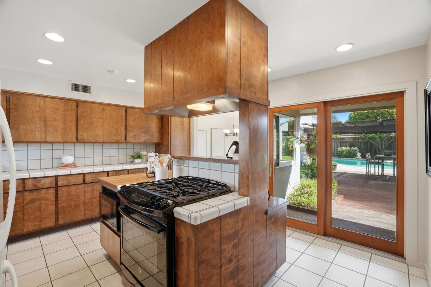 Detail Gallery Image 15 of 81 For 1670 Cabana Dr, San Jose,  CA 95125 - 4 Beds | 2 Baths