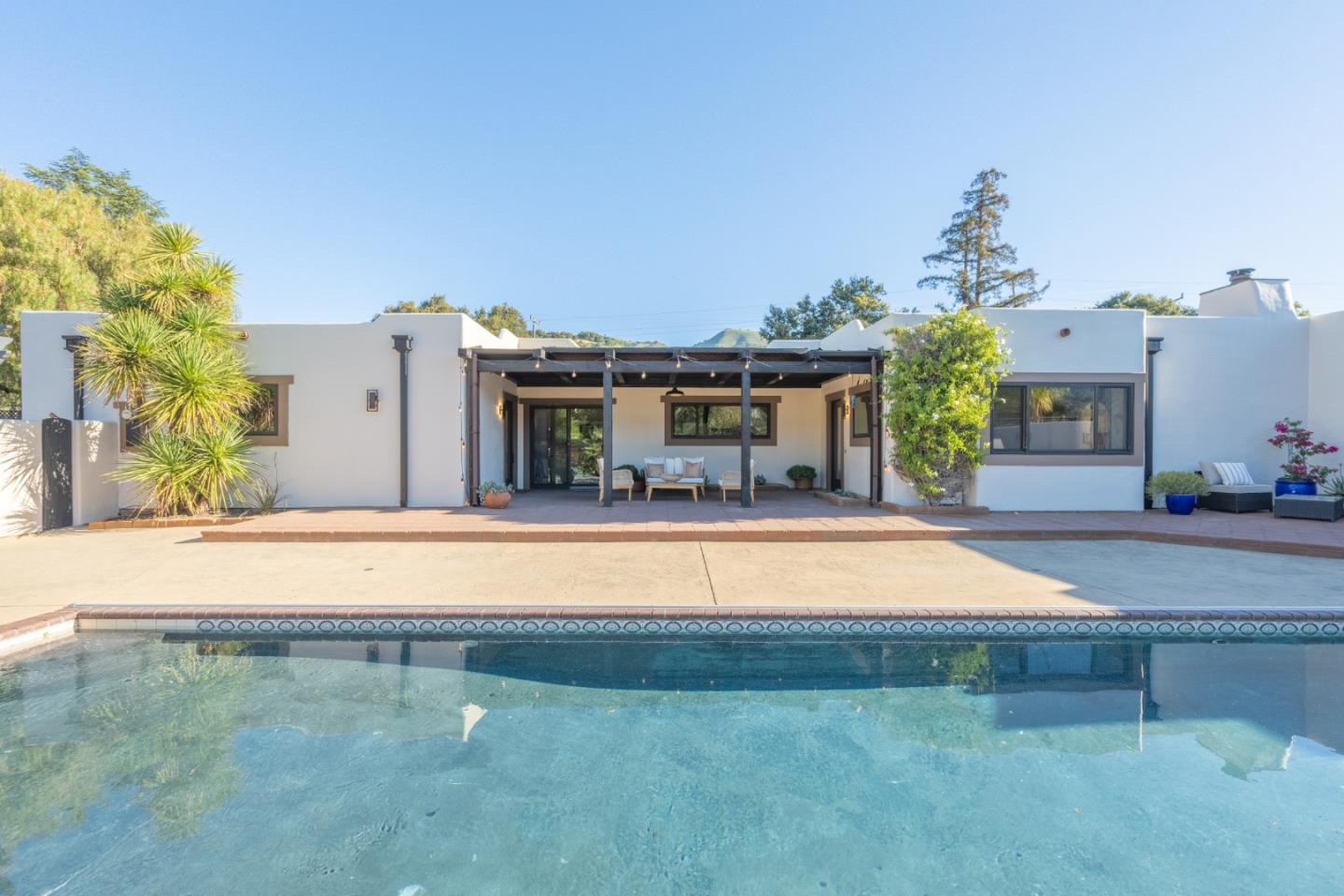 Detail Gallery Image 2 of 42 For 19 El Caminito, Carmel Valley,  CA 93924 - 4 Beds | 3 Baths