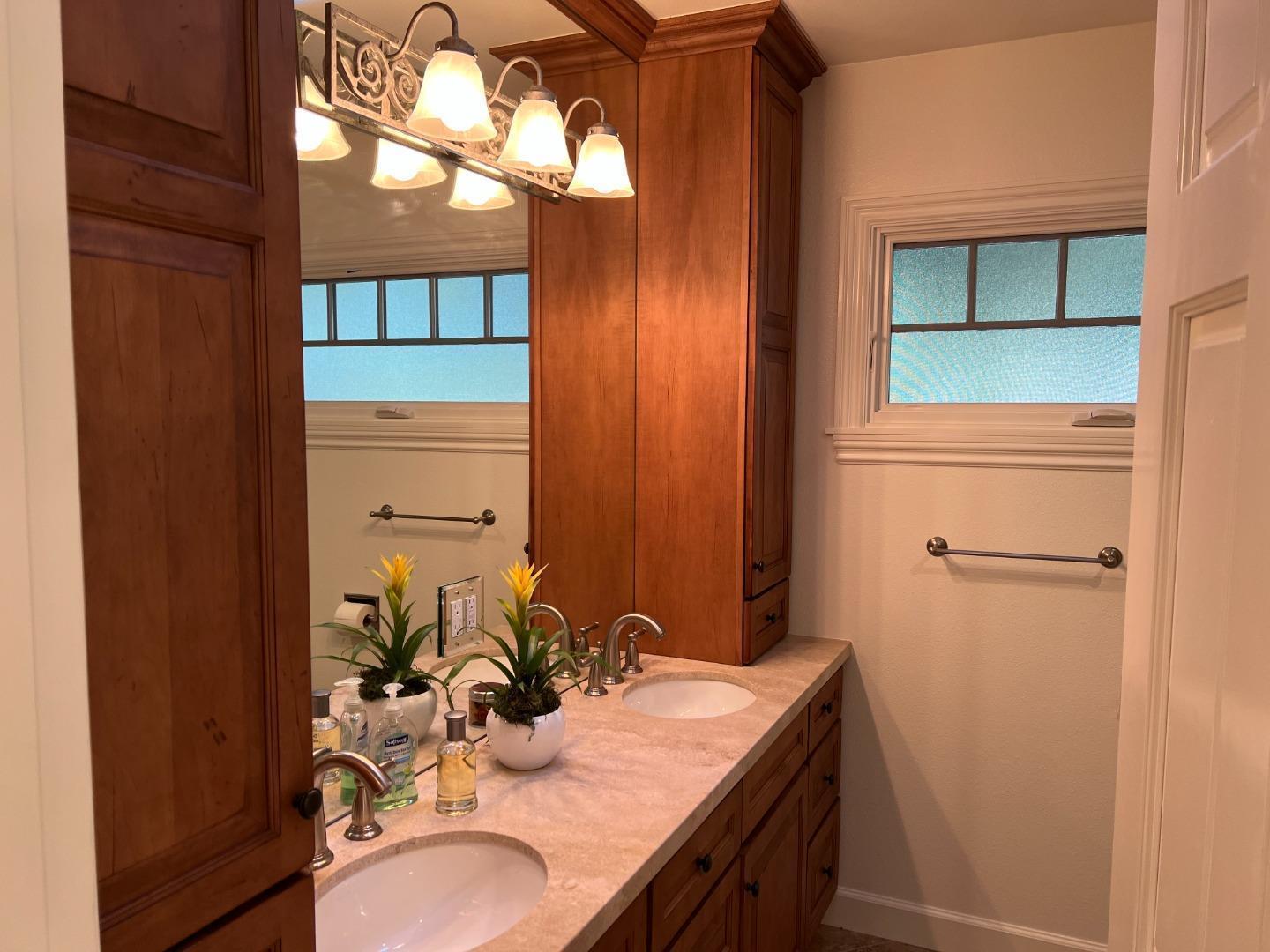 Detail Gallery Image 19 of 31 For 15 Martin Ln, Woodside,  CA 94062 - 3 Beds | 2 Baths