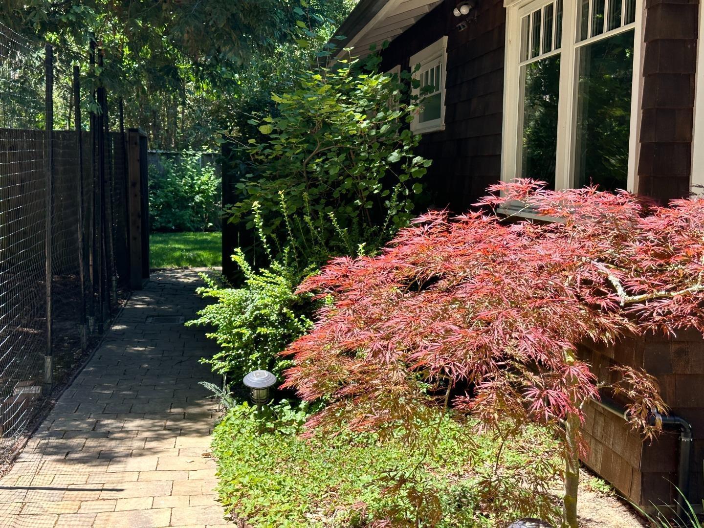 Detail Gallery Image 22 of 31 For 15 Martin Ln, Woodside,  CA 94062 - 3 Beds | 2 Baths