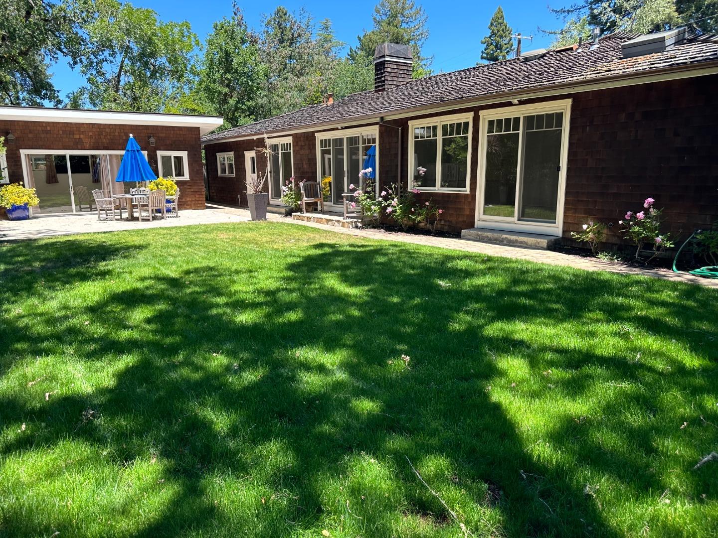 Detail Gallery Image 25 of 31 For 15 Martin Ln, Woodside,  CA 94062 - 3 Beds | 2 Baths