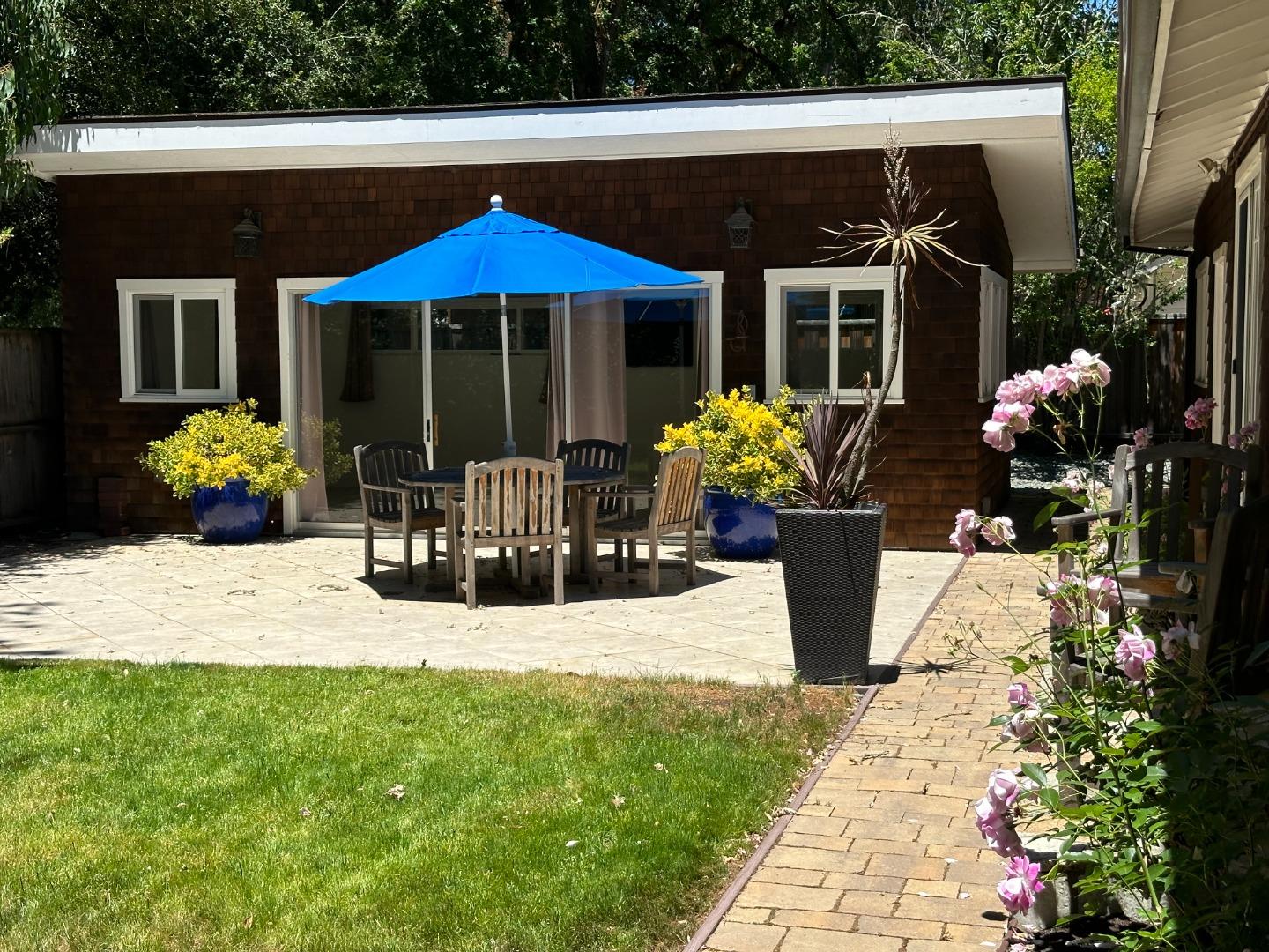 Detail Gallery Image 28 of 31 For 15 Martin Ln, Woodside,  CA 94062 - 3 Beds | 2 Baths