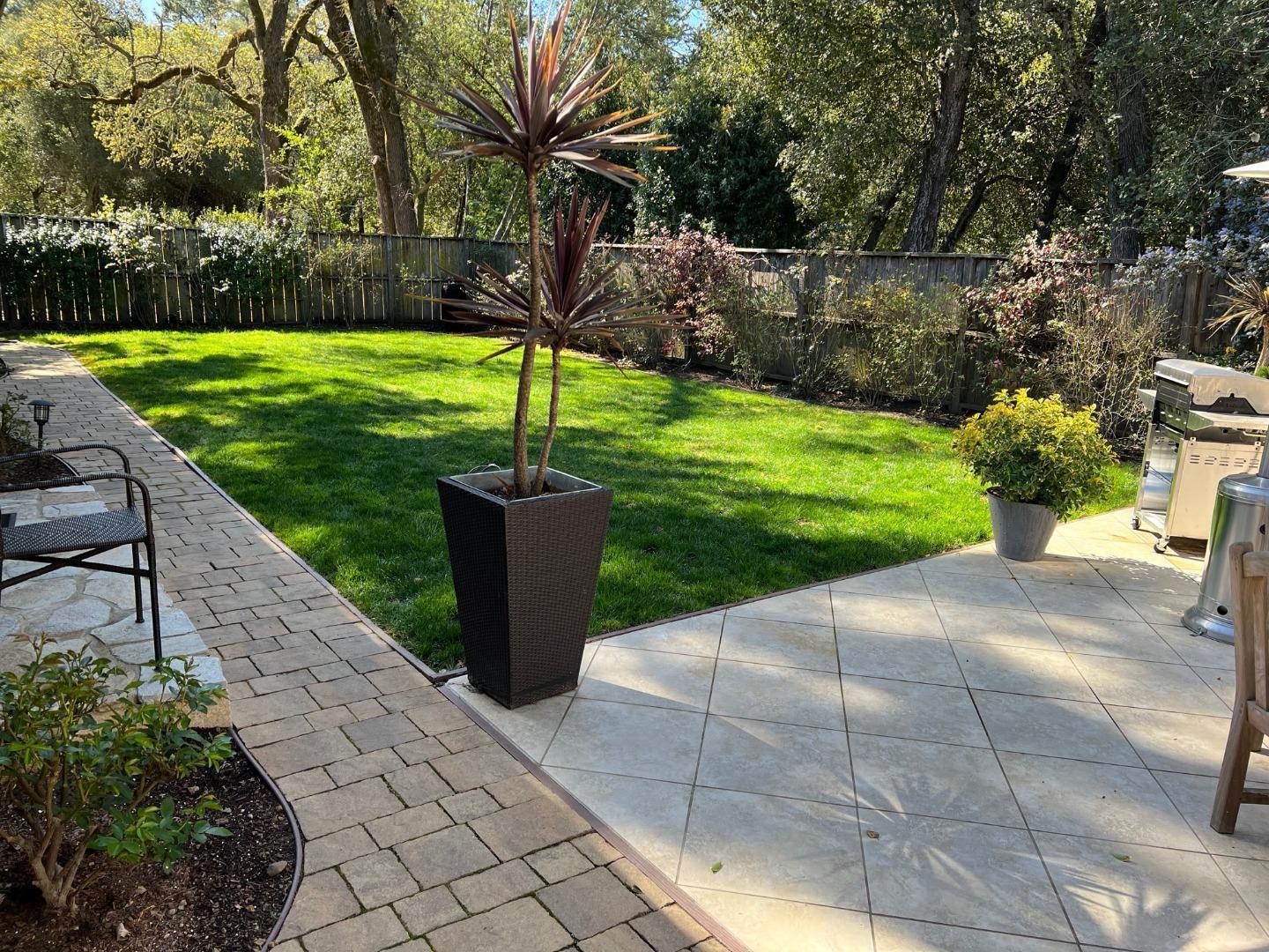 Detail Gallery Image 29 of 31 For 15 Martin Ln, Woodside,  CA 94062 - 3 Beds | 2 Baths