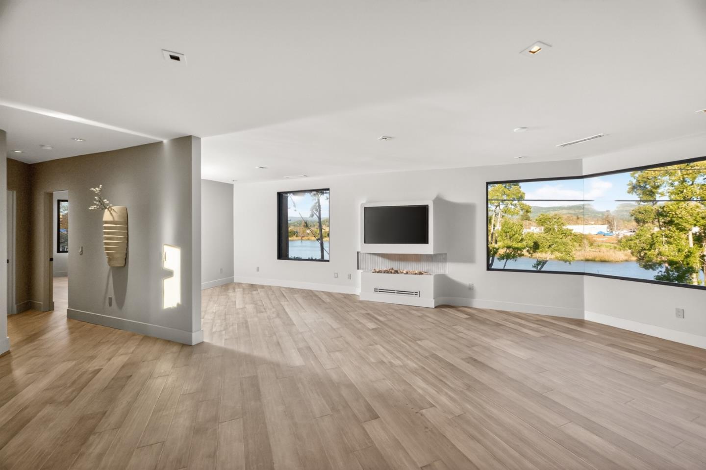 Detail Gallery Image 24 of 36 For 585 Riverside Dr, Napa,  CA 94559 - – Beds | – Baths