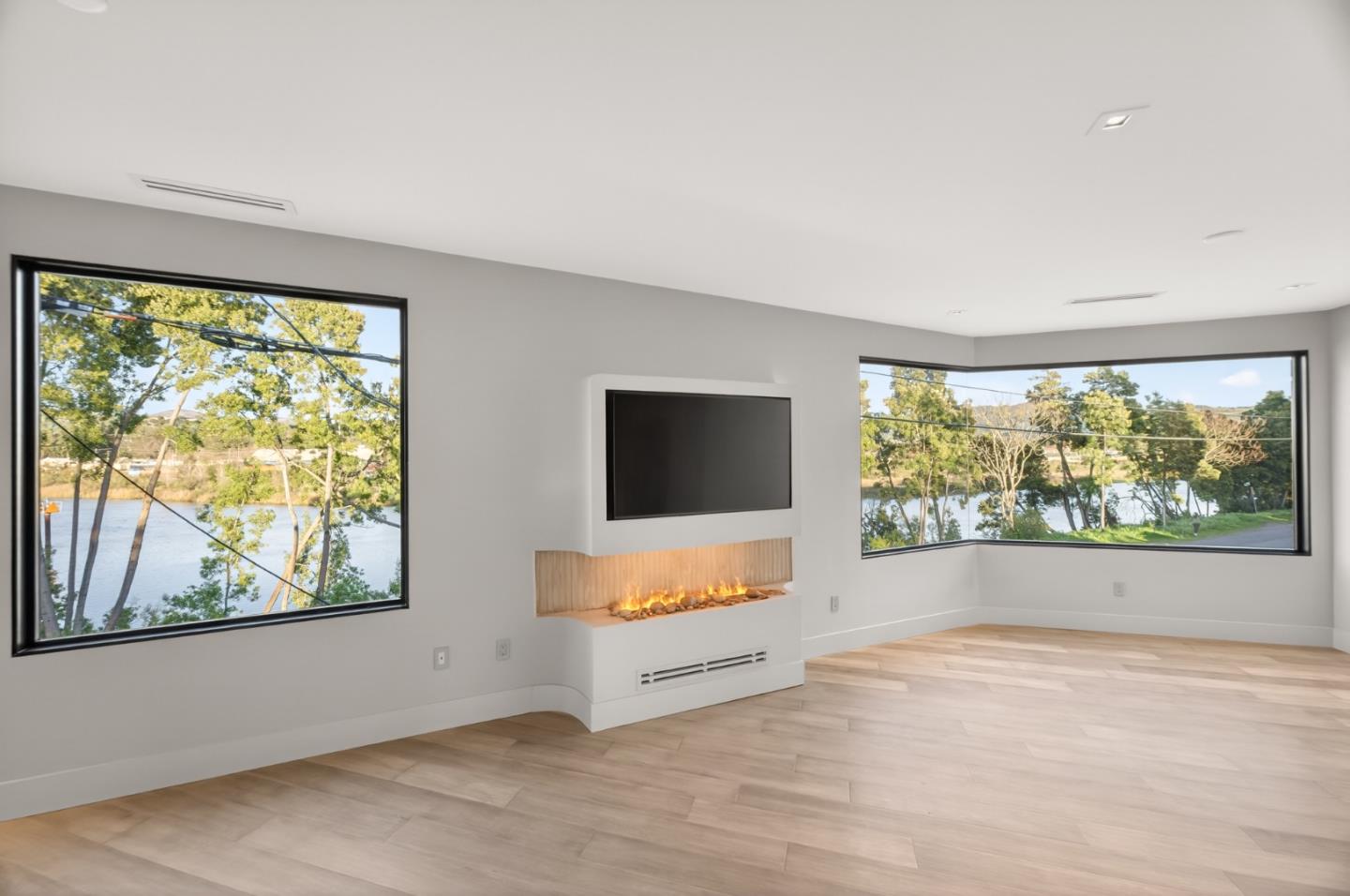 Detail Gallery Image 25 of 36 For 585 Riverside Dr, Napa,  CA 94559 - – Beds | – Baths