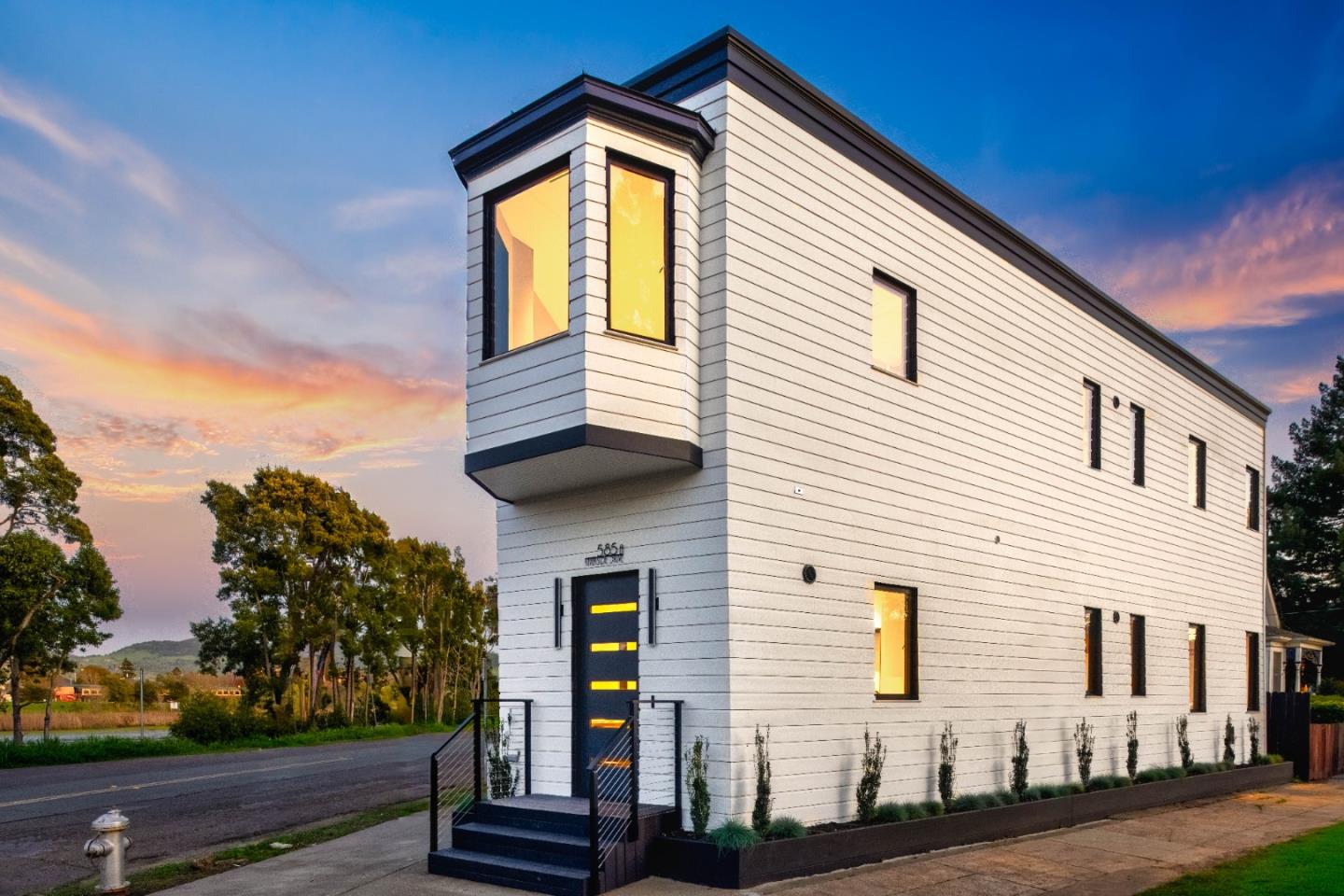 Detail Gallery Image 3 of 36 For 585 Riverside Dr, Napa,  CA 94559 - – Beds | – Baths