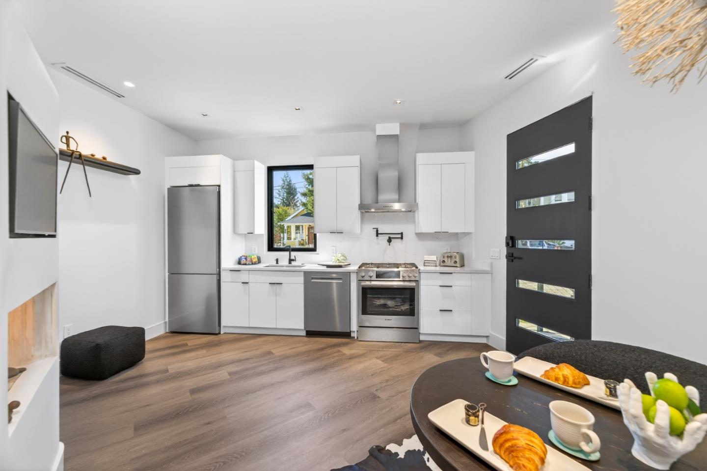 Detail Gallery Image 8 of 36 For 585 Riverside Dr, Napa,  CA 94559 - – Beds | – Baths