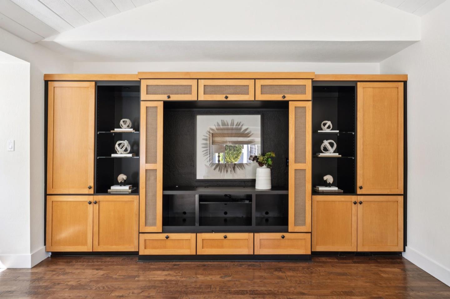 Detail Gallery Image 12 of 100 For 14990 Winchester Blvd, Los Gatos,  CA 95030 - 4 Beds | 3/2 Baths