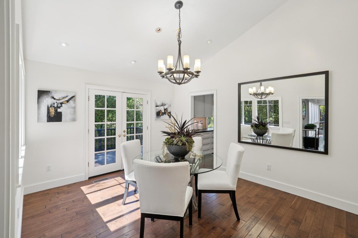 Detail Gallery Image 21 of 100 For 14990 Winchester Blvd, Los Gatos,  CA 95030 - 4 Beds | 3/2 Baths